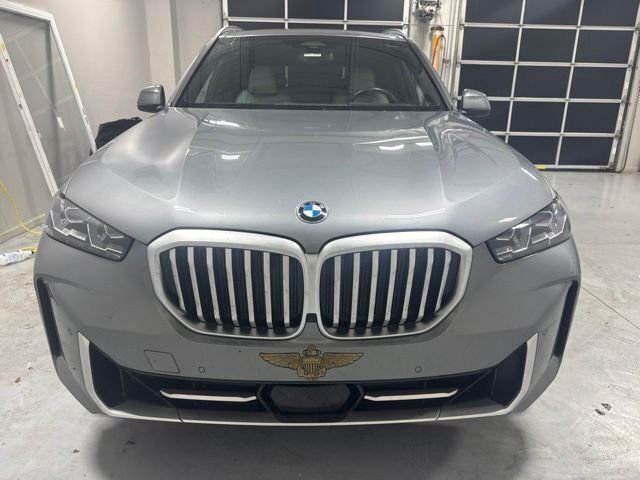 Used 2024 Gray BMW xDrive40i image 3