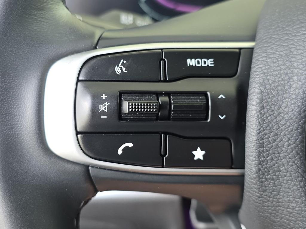 Used 2024 White Kia X-Line image 32