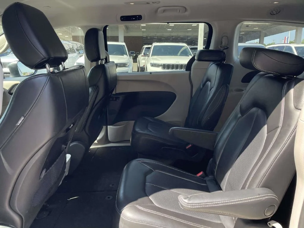 Used 2023 Black Chrysler Touring L image 18