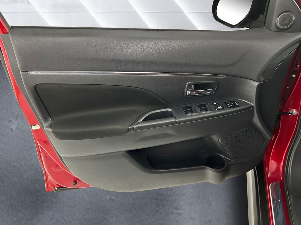 Used 2022 Red Mitsubishi 2.0 ES image 12