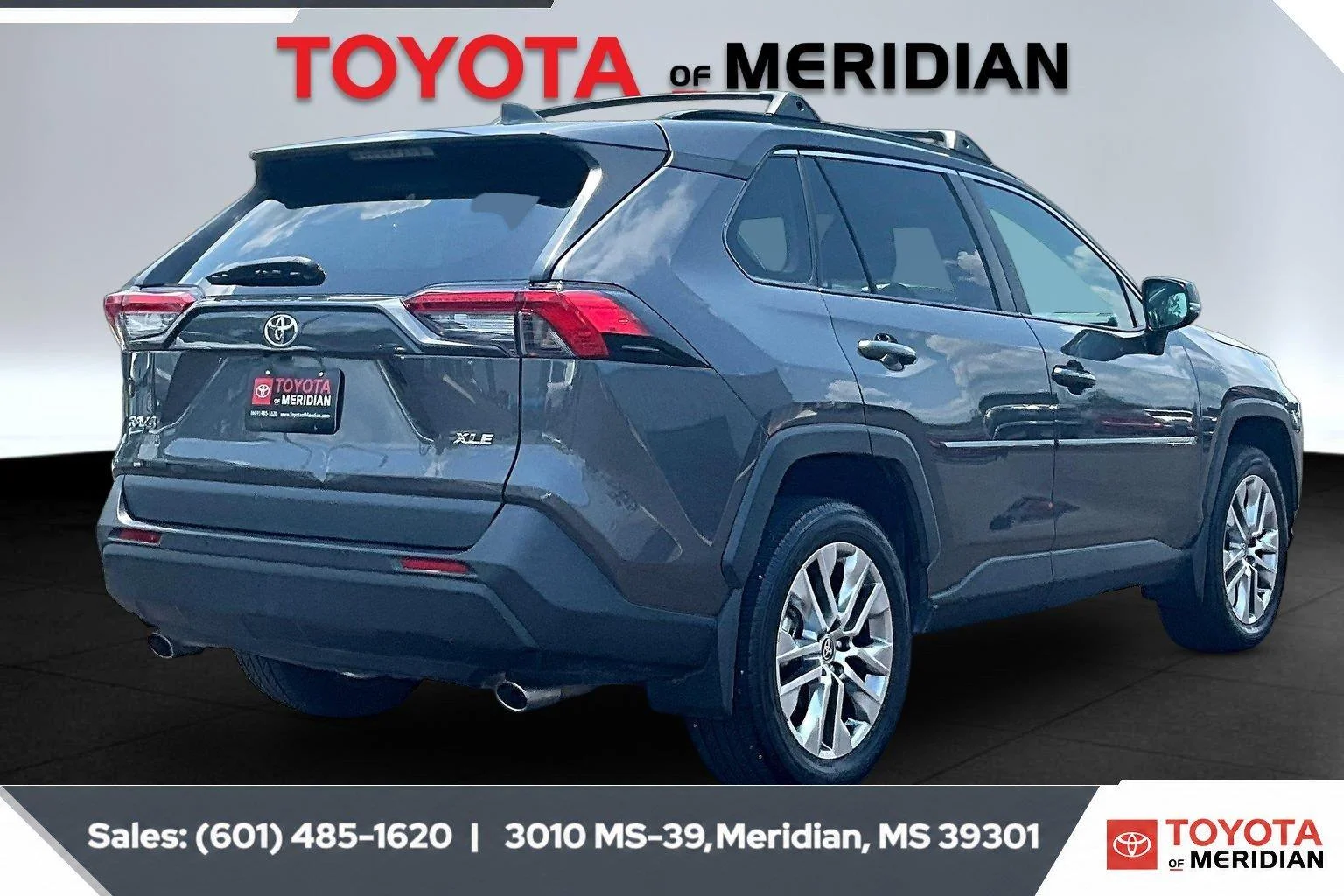 Used 2023 Magnetic Gray Metallic Toyota XLE Premium image 11