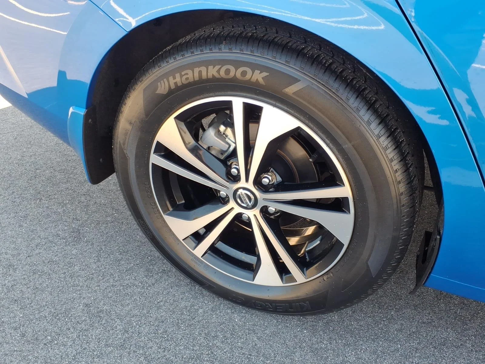 Used 2022 Electric Blue Metallic Nissan SV image 12