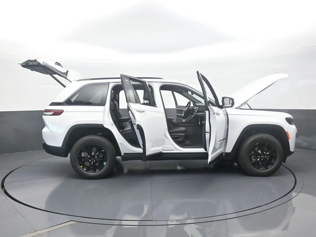 New 2026 Bright White Clear-Coat Exterior Paint Jeep Laredo image 71