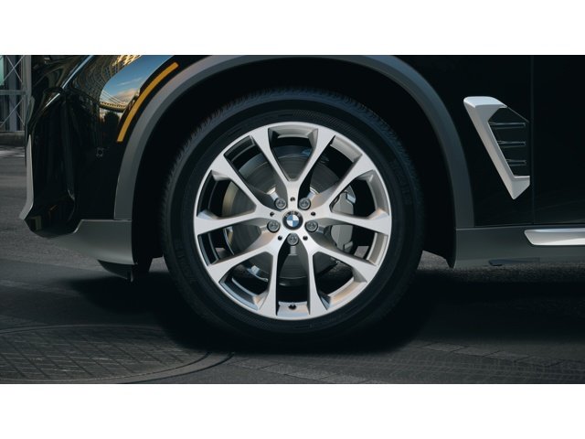New 2026 Black Sapphire Metallic BMW xDrive40i image 7