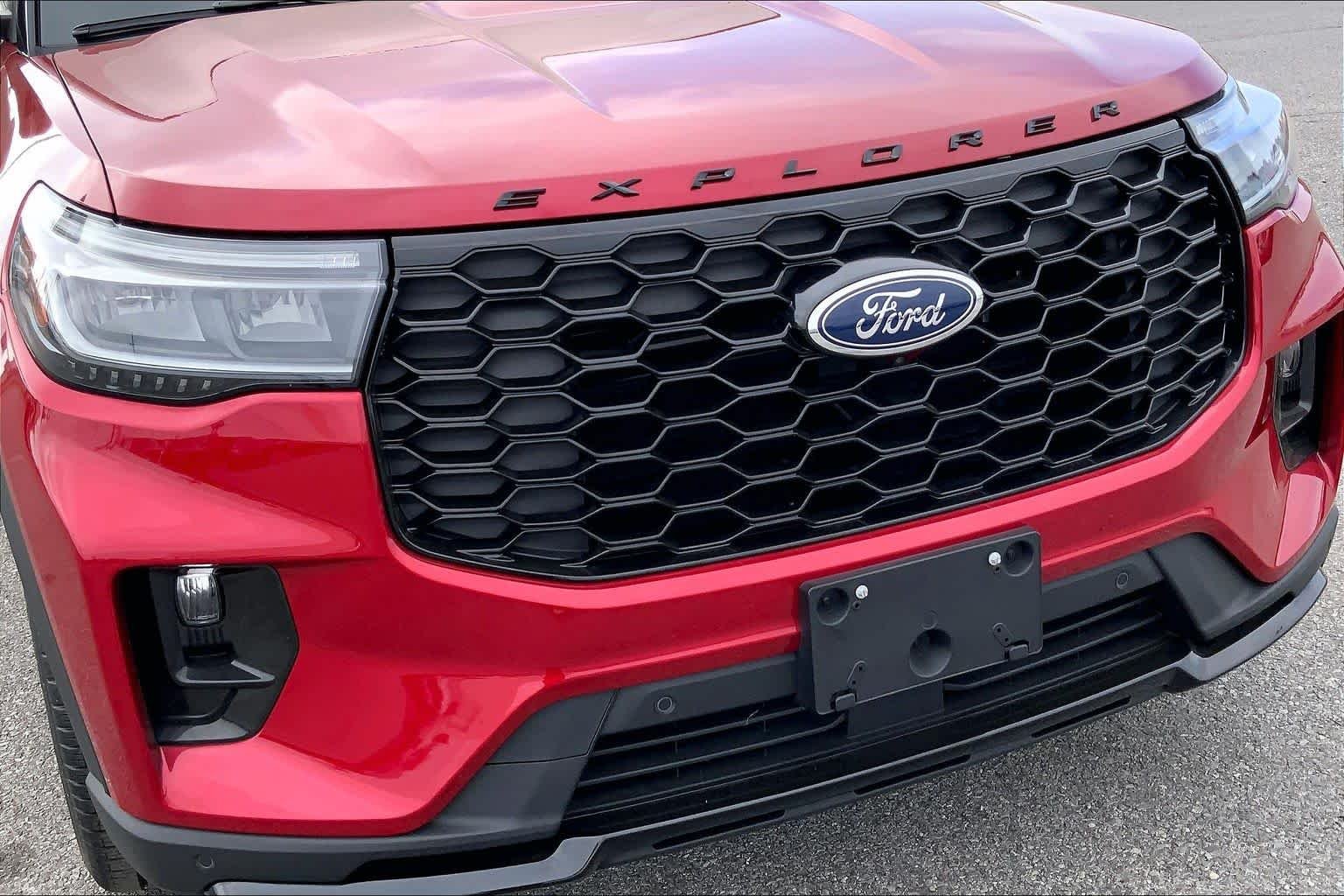 Used 2025 Rapid Red Metallic Tinted Clearcoat Ford ST-Line image 29