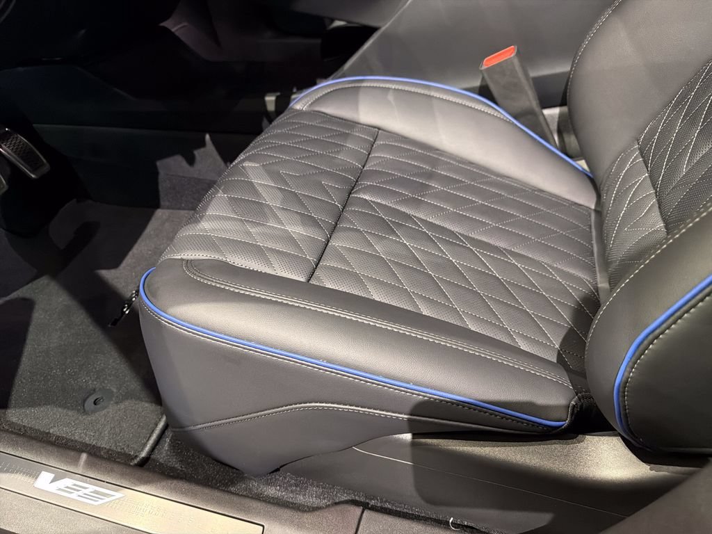 2026 Cadillac OPTIQ V-Series - Photo 18