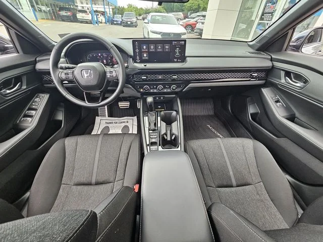 Used 2025  Honda Sport image 17