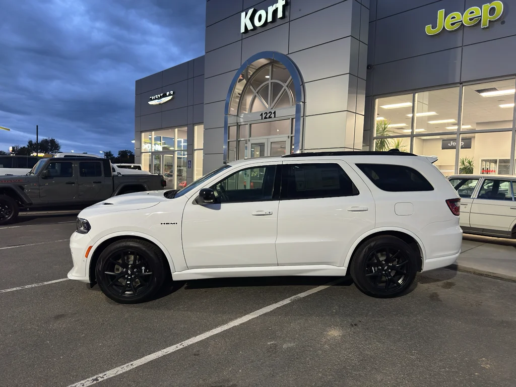 New 2026 White Knuckle Clear-Coat Exterior Paint Dodge GT Premium HEMI V8 image 2