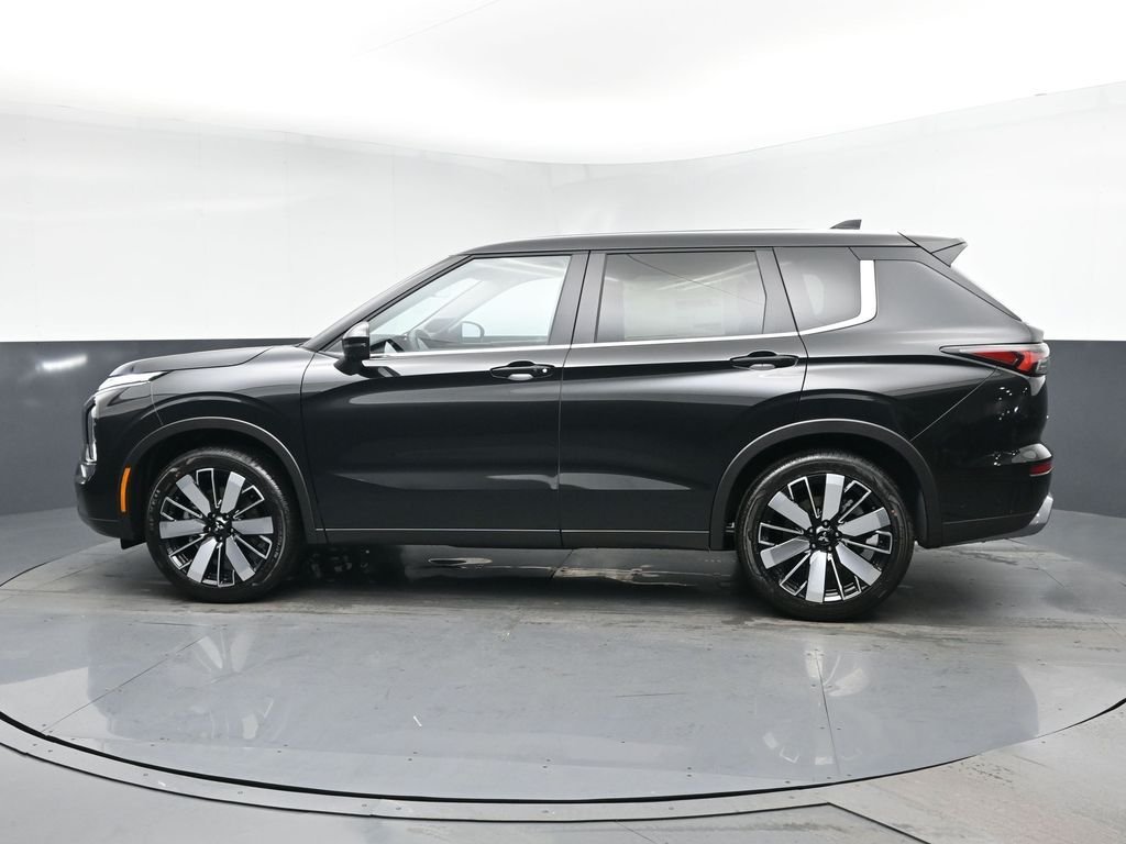 New 2026 Black Mitsubishi SE image 4