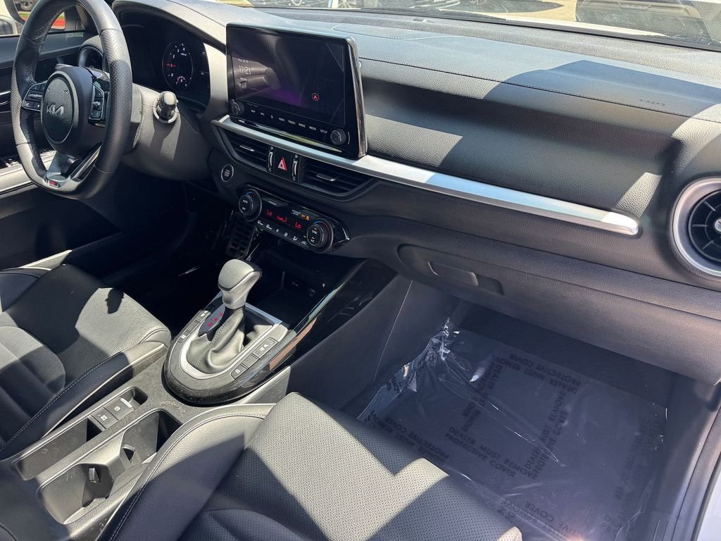 Used 2024 White Kia GT-Line image 6