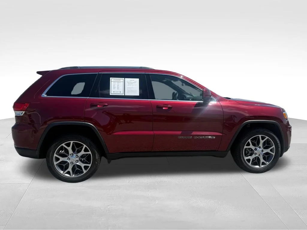 Used 2021 Red Jeep Laredo E image 31