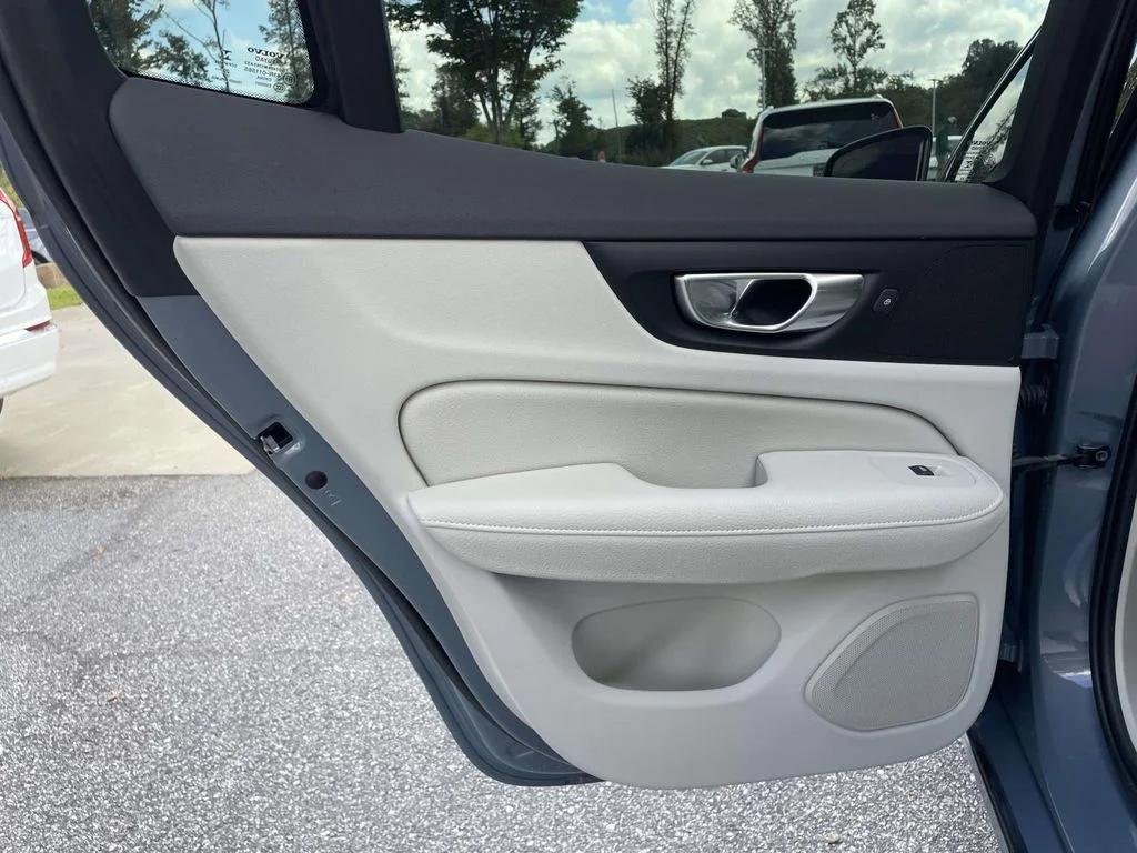 Used 2022 Thunder Grey Metallic Volvo R-Design Expression image 2