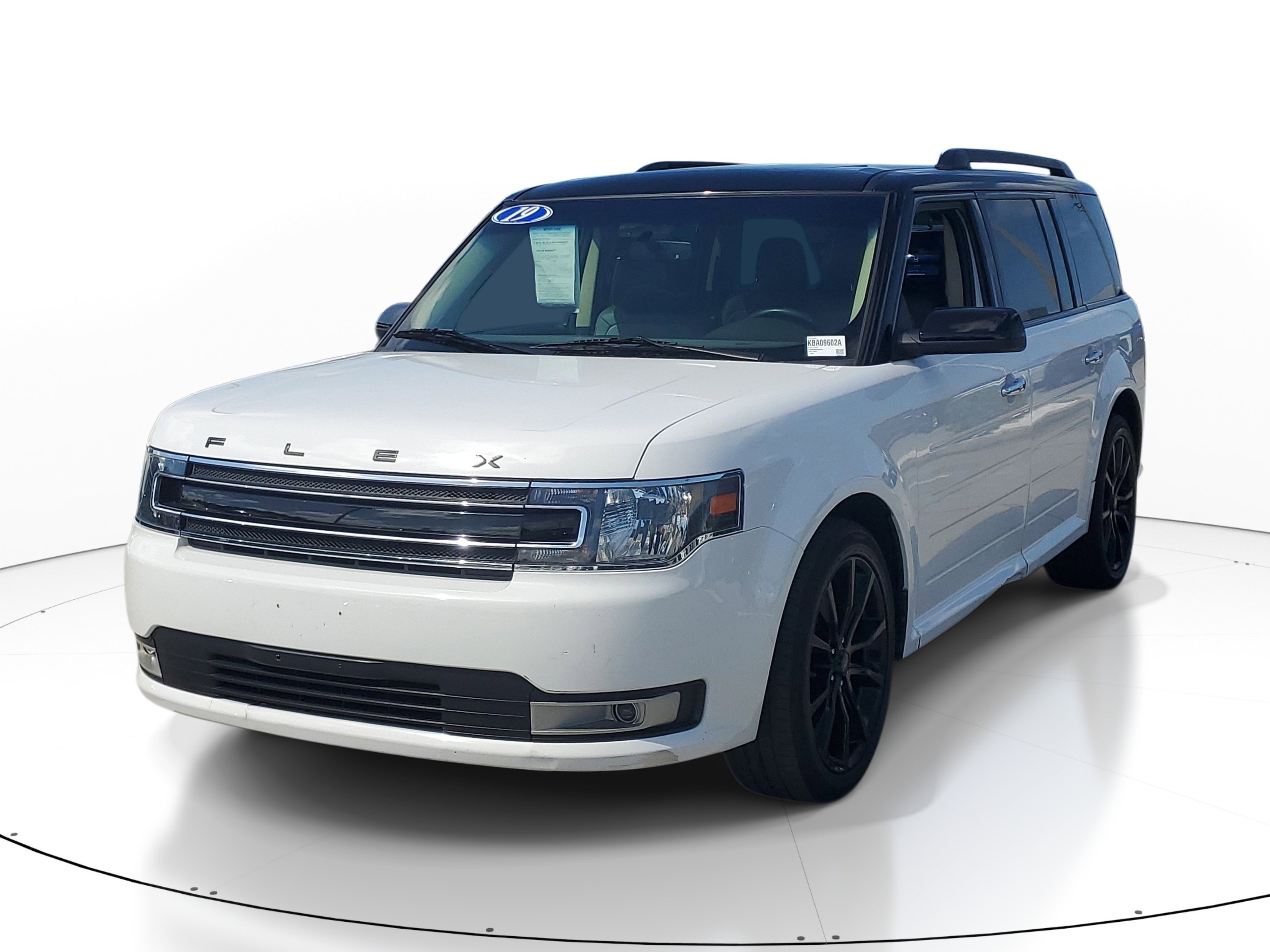 Used 2019 Oxford White Ford SEL image 2