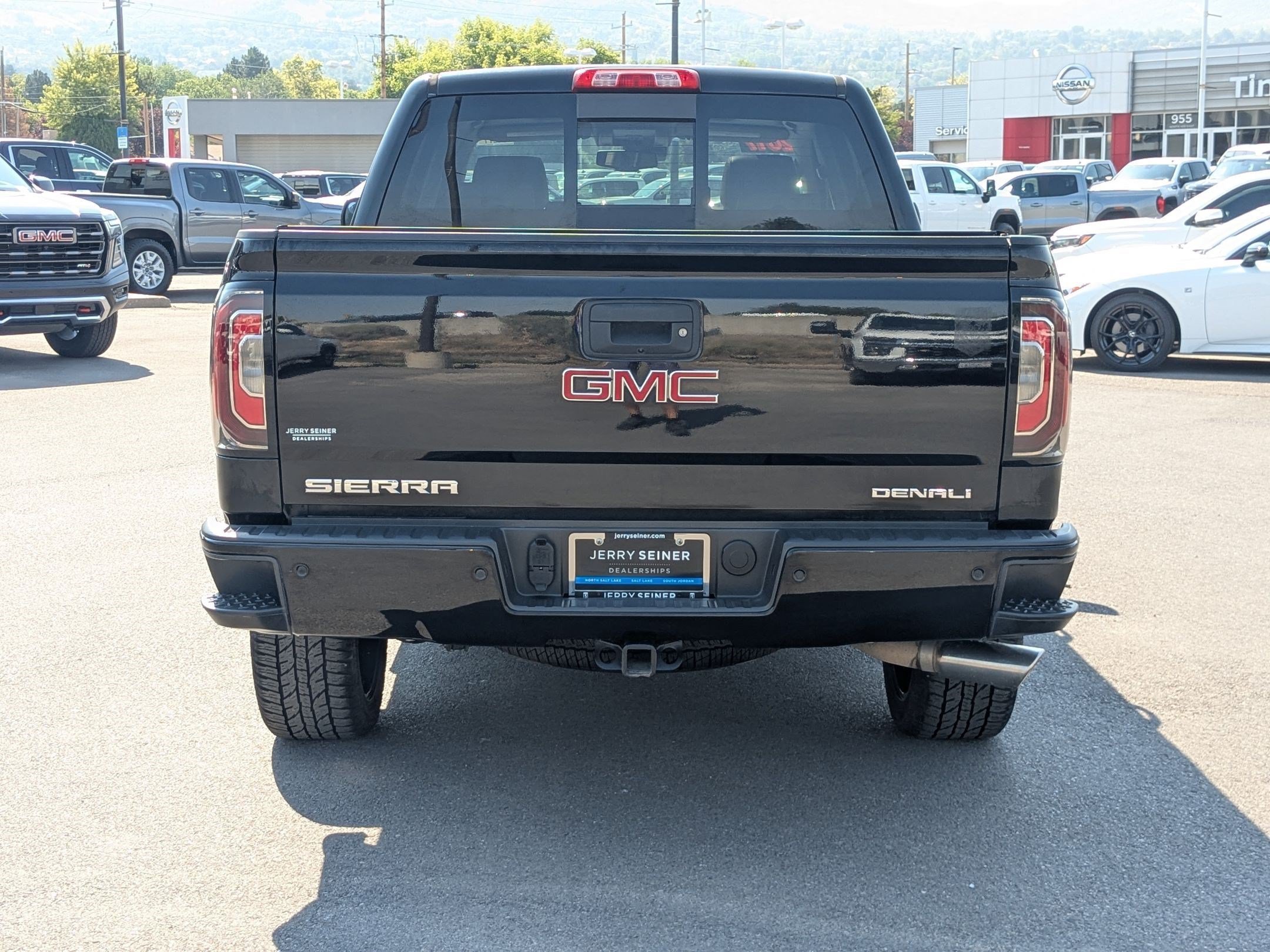 Used 2017 ONYX BLACK GMC Denali image 4