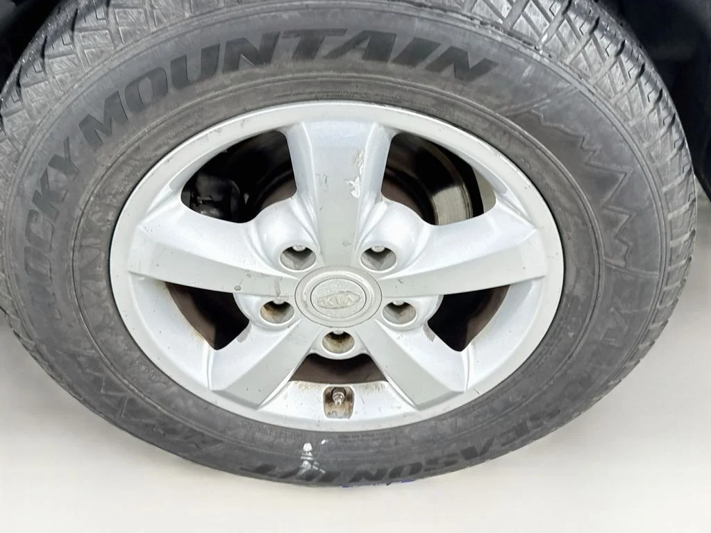 Used 2008 Ebony Black Kia LX image 33
