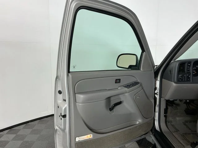 Used 2004 Silver Birch Metallic Chevrolet Z71 image 9