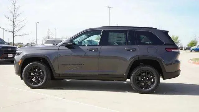 New 2026 Baltic Gray Metallic Clear-Coat Exterior Paint Jeep Laredo image 6