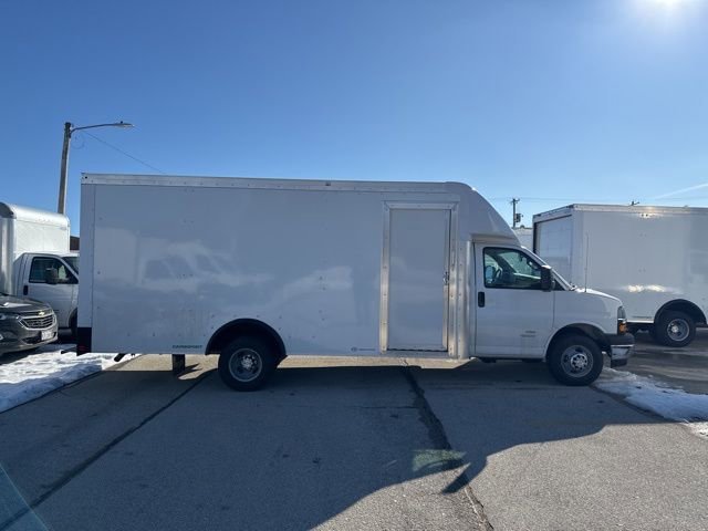 New 2025 Summit White Chevrolet 2WT image 5