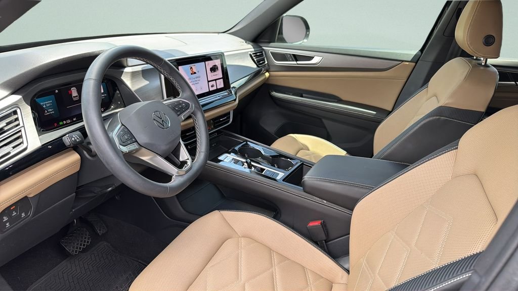 Used 2024  Volkswagen 2.0T SE w/Technology image 32