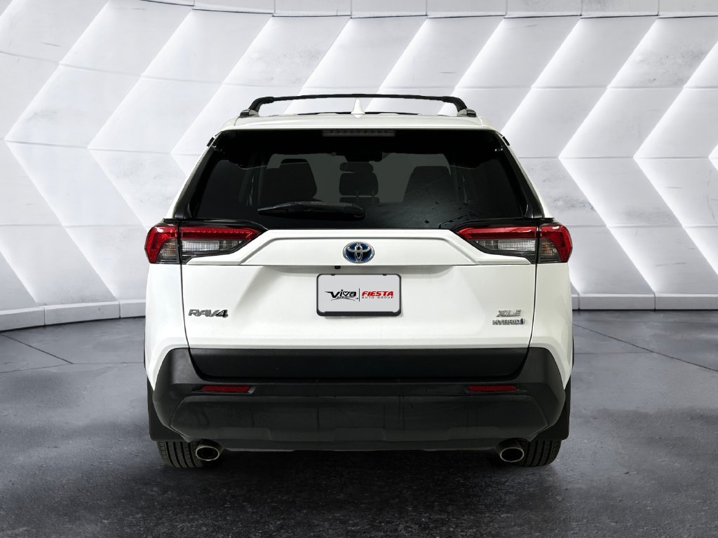 Used 2021 White Toyota XLE image 5