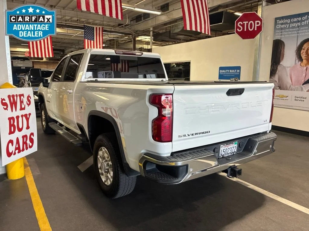 Used 2020 SUMMIT WHITE Chevrolet LT image 3