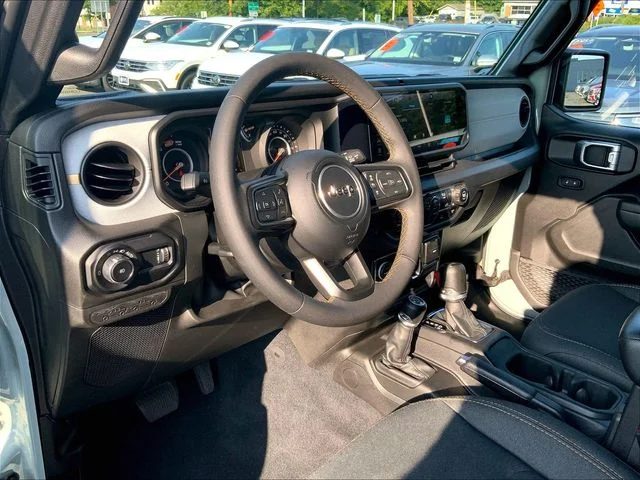 Used 2024 Gray Jeep Sport S image 4