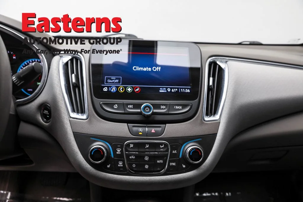 Used 2021 White Chevrolet LT image 12