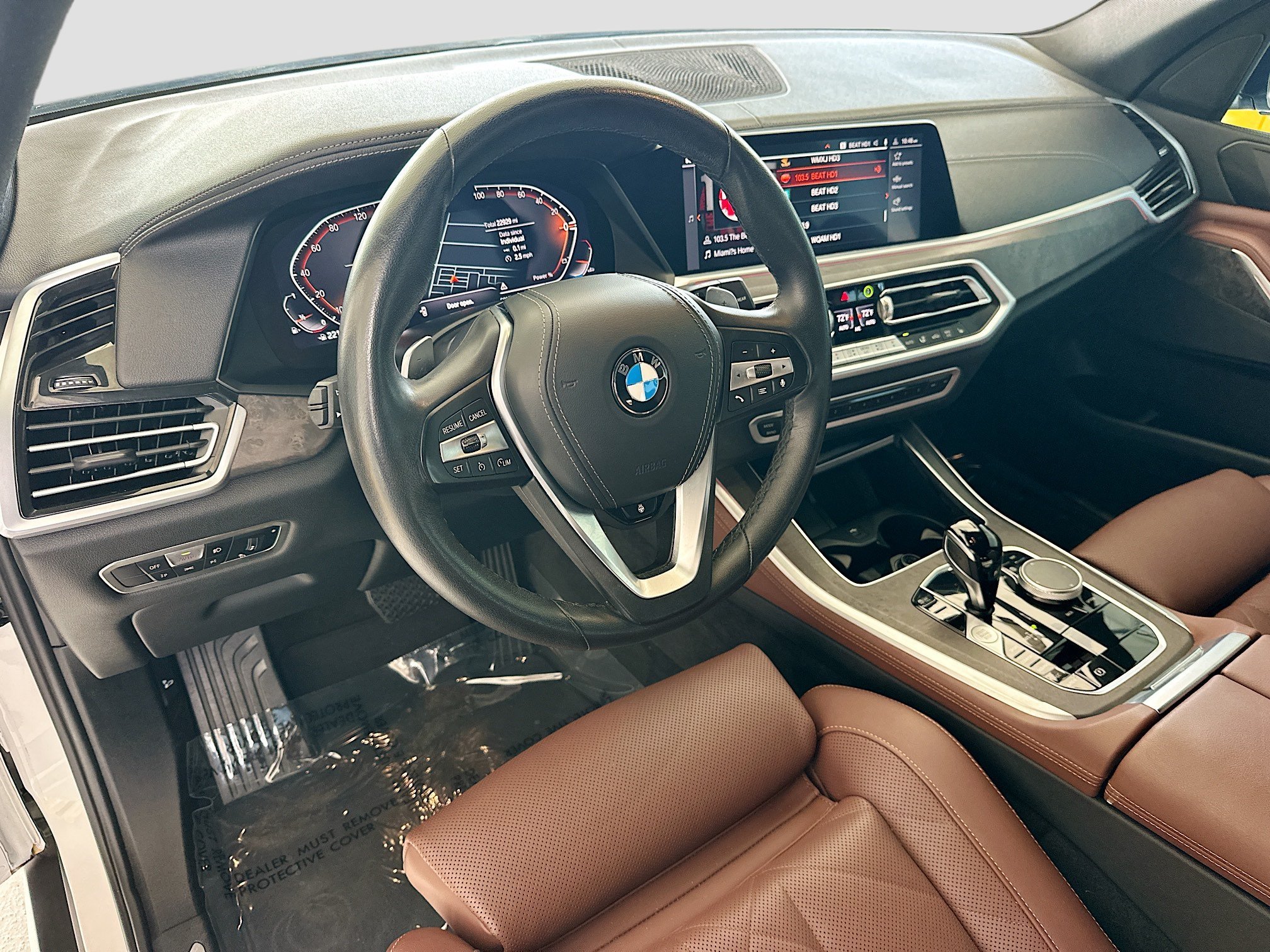 Certified Used 2023 Mineral White Metallic BMW xDrive40i image 9