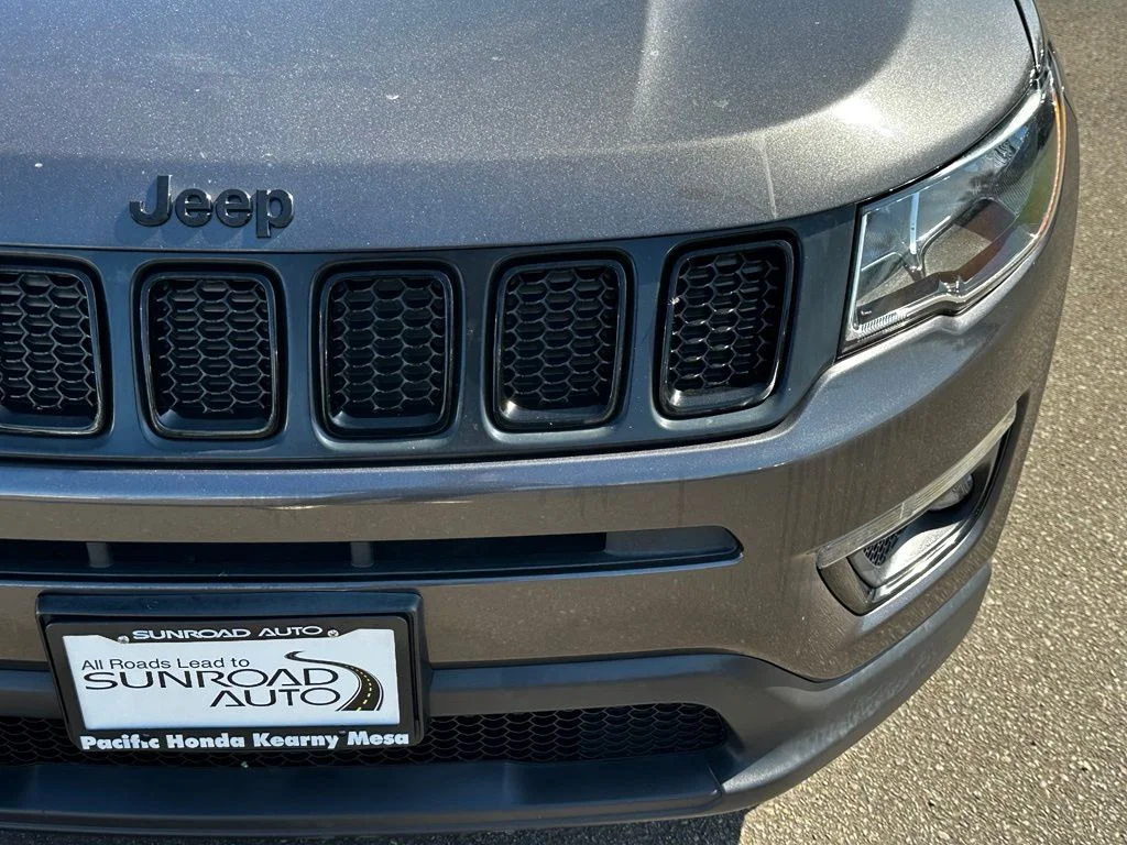Used 2019 Gray Jeep Latitude image 4