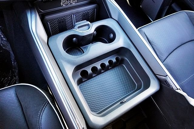 New 2026 Granite Crystal Metallic Clear-Coat Exterior Paint RAM Laramie image 38