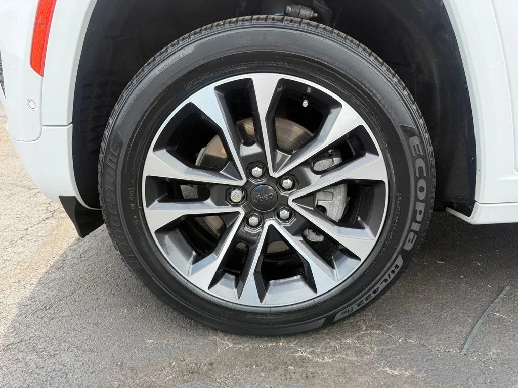 Used 2021 White/off-white Jeep Overland image 10