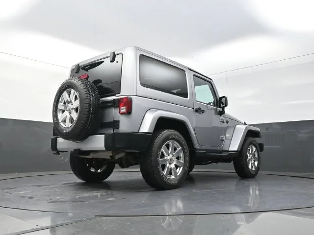 Used 2013 Silver Jeep Sahara image 34