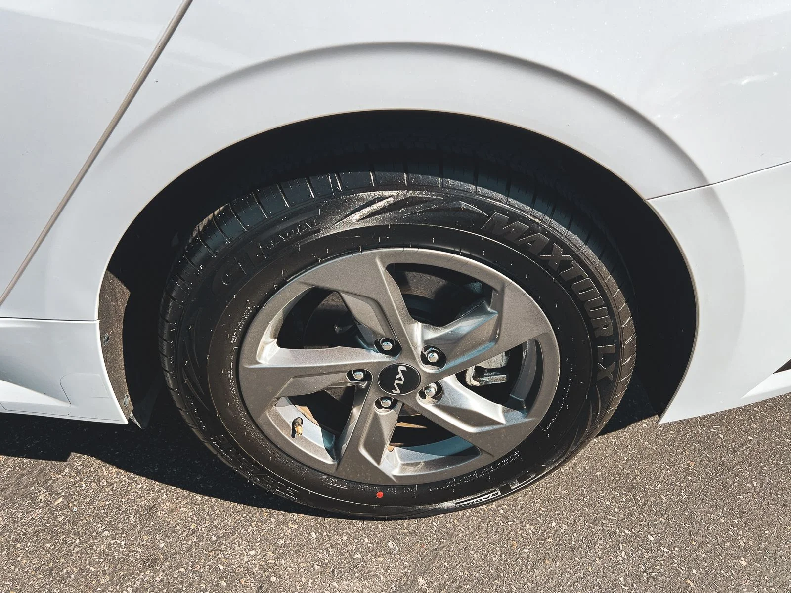 2023 Kia K5 LXS - Photo 11