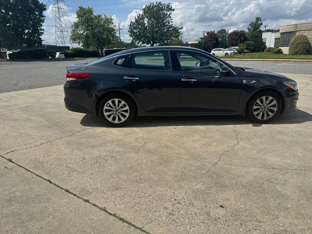 Used 2016 Green Kia EX image 11