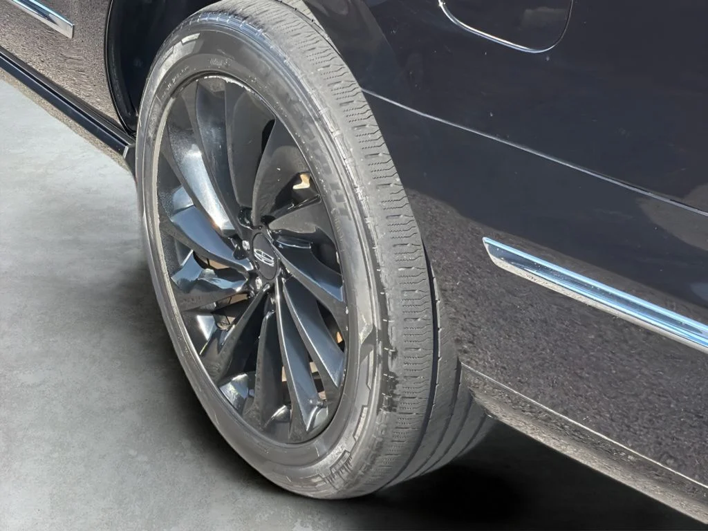 Used 2020 Infinite Black Lincoln Reserve image 9
