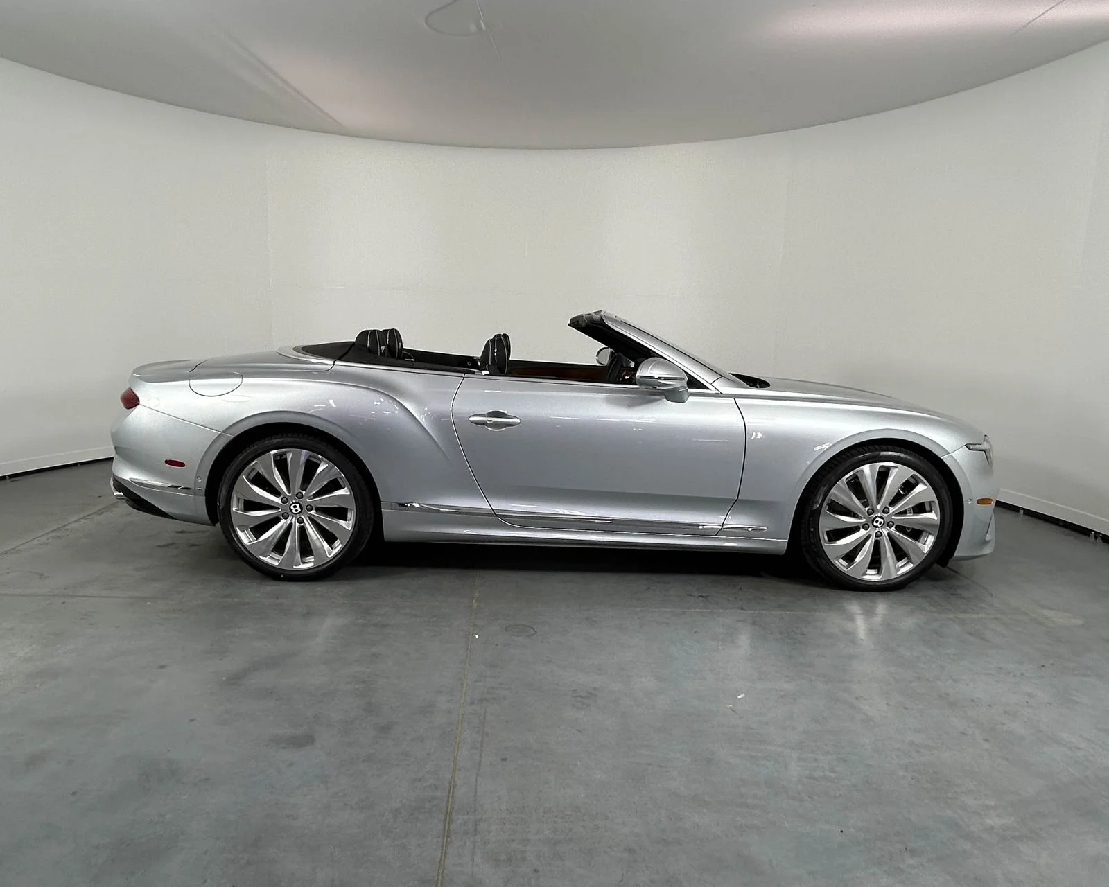New 2026  Bentley V8 image 5