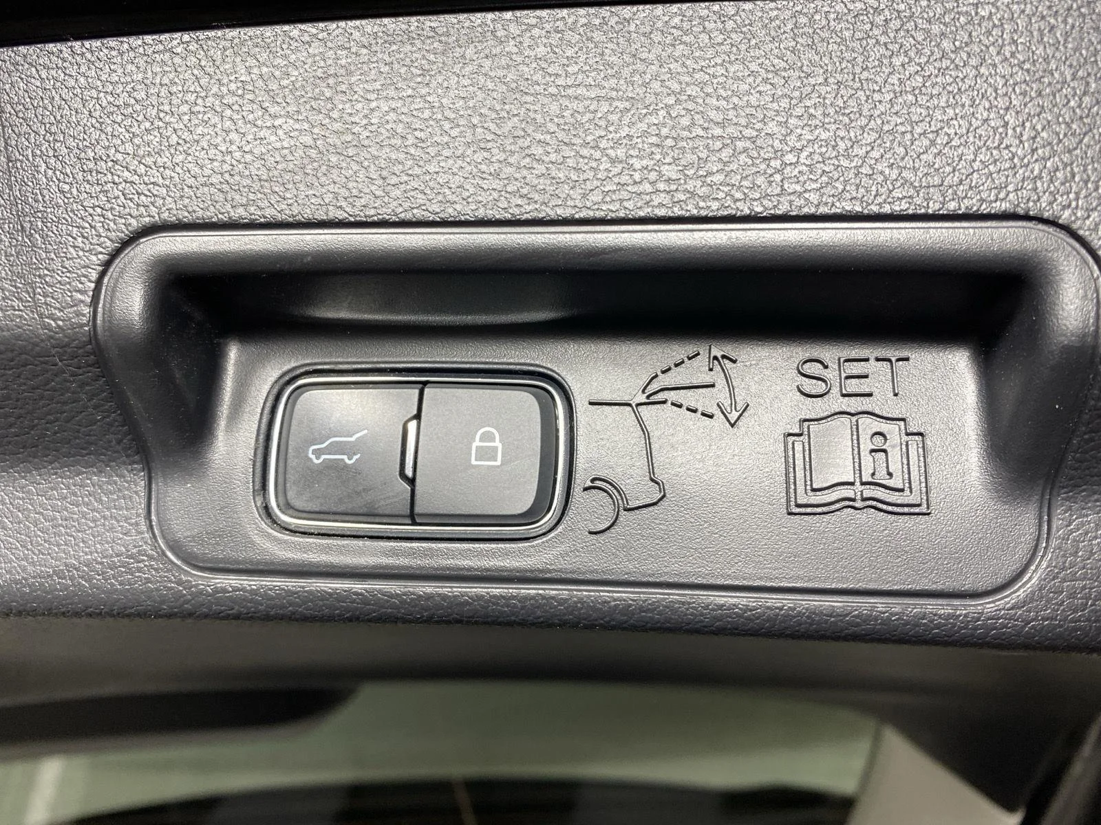 Used 2025 Agate Black Metallic Ford Active image 29