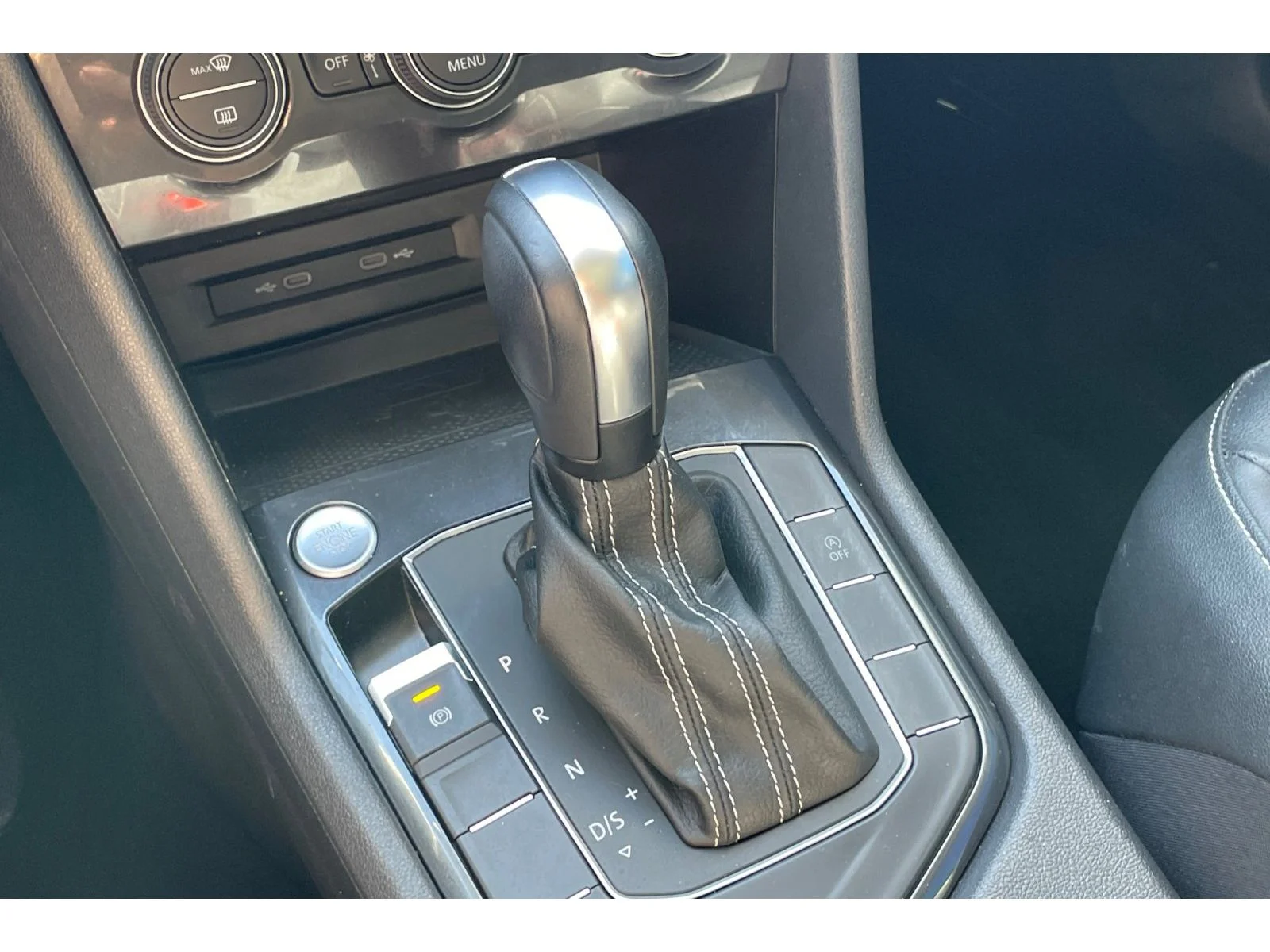 Used 2021 Pyrite Silver Metallic Volkswagen SE image 32