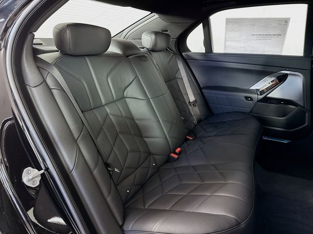 2025 BMW 7 Series 760i - Photo 31
