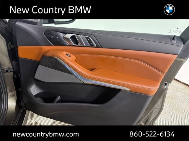 Used 2023 Green BMW xDrive40i image 18