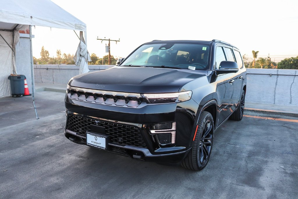 New 2026 Black Jeep Summit Obsidian image 4