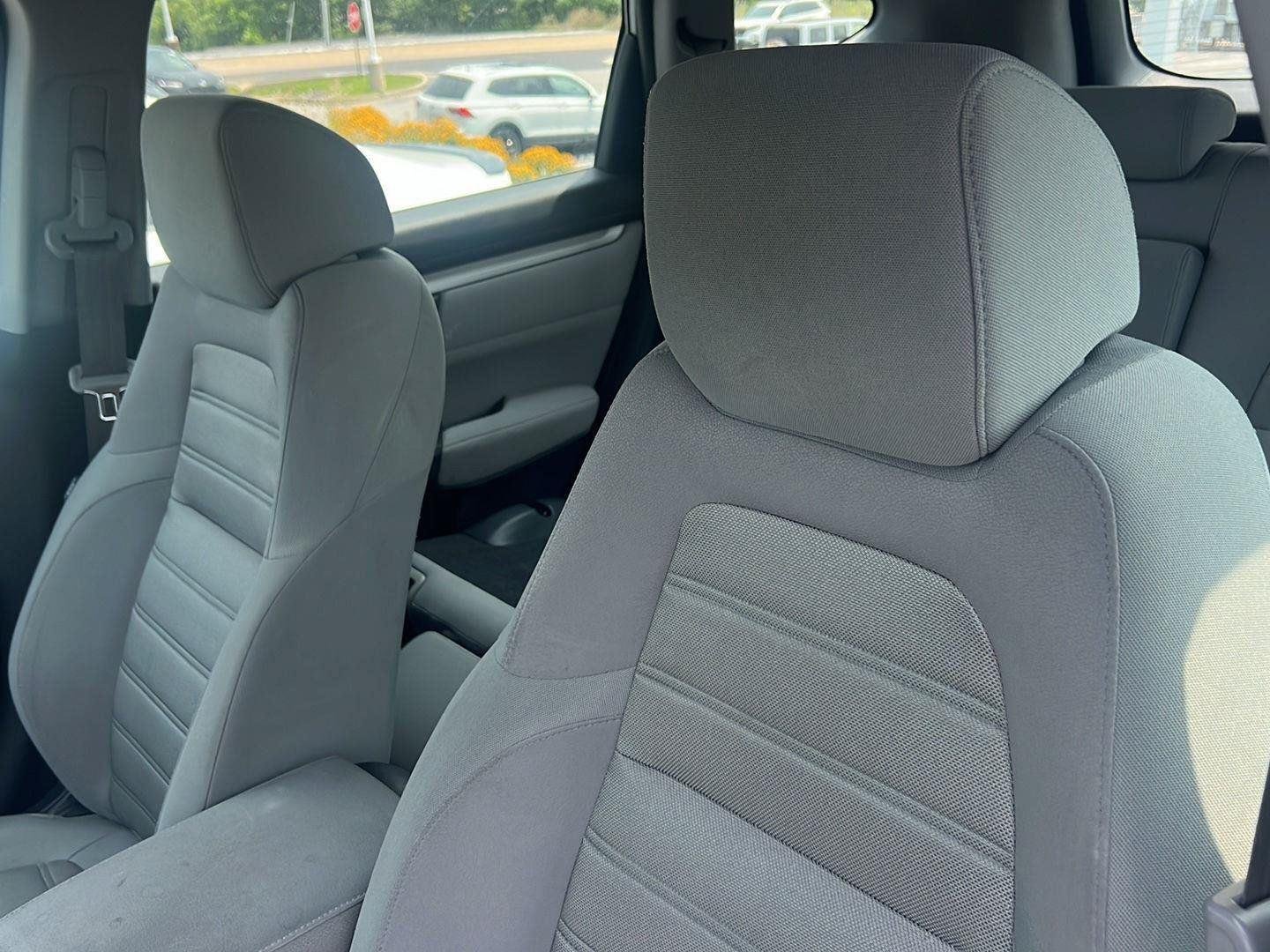 Used 2017 Lunar Silver Metallic Honda LX image 8