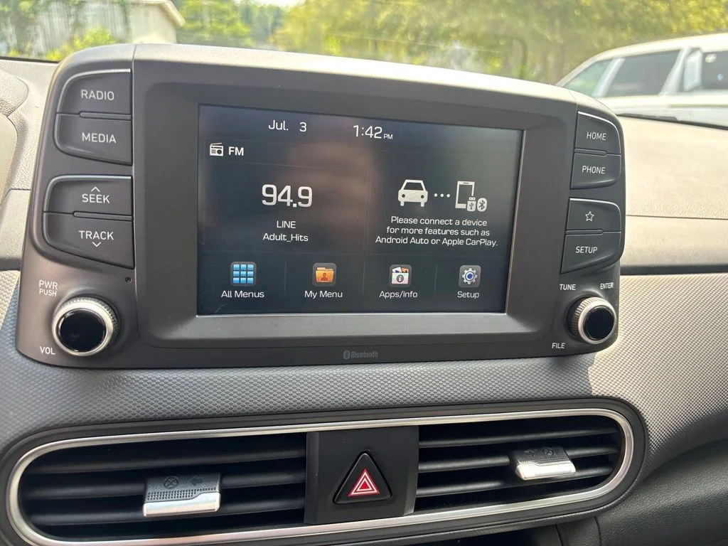 Used 2020 Gray Hyundai SE image 12