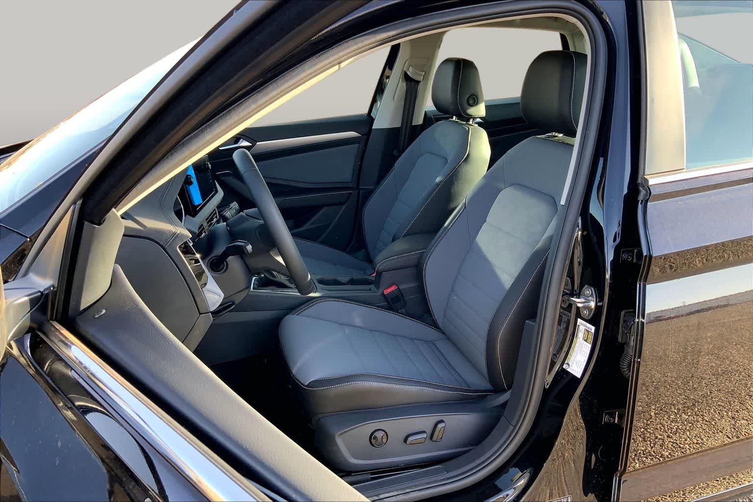 New 2026 Deep Black Pearl Volkswagen SE image 9