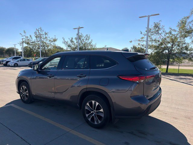 Used 2022 Gray Toyota XLE image 4