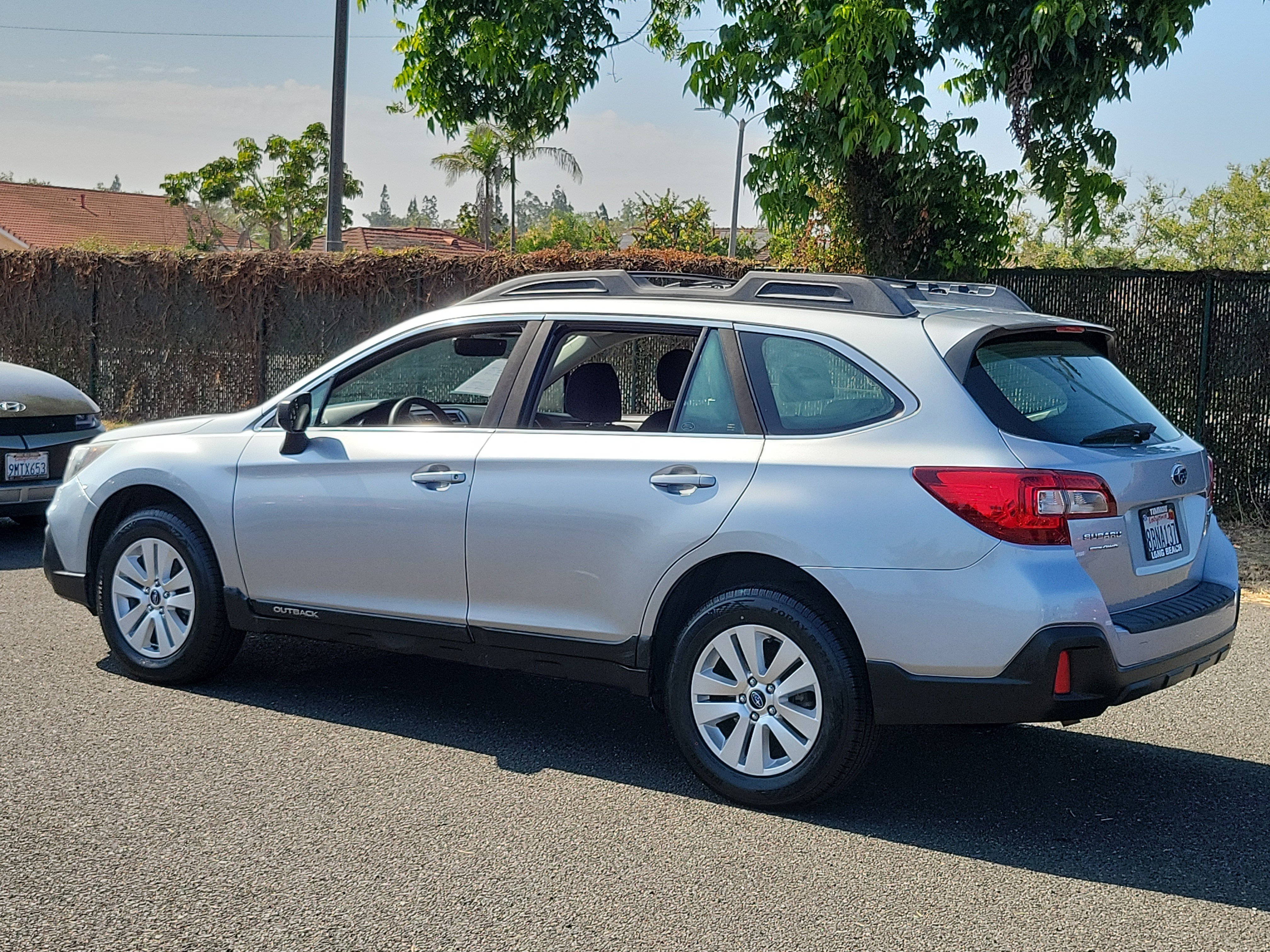 Used 2018 Ice Silver Metallic Subaru  image 27