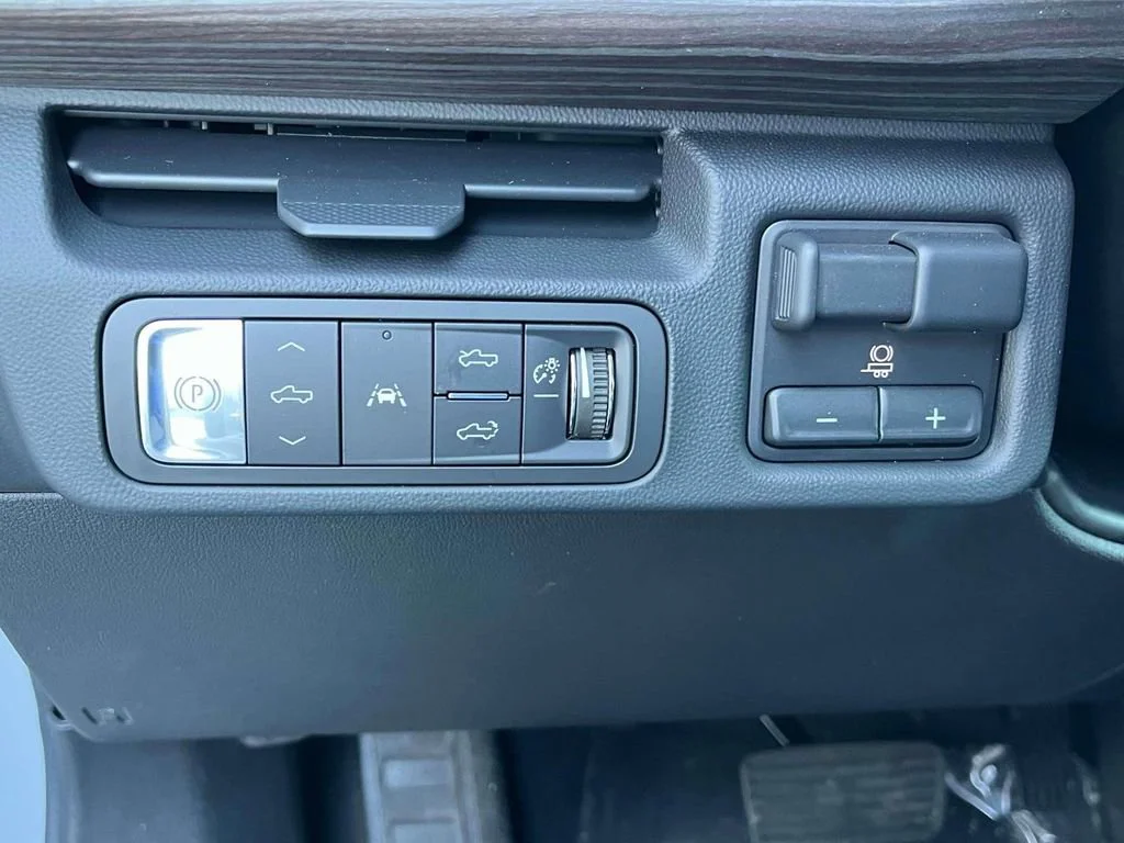 2025 GMC Sierra EV Denali - Photo 24