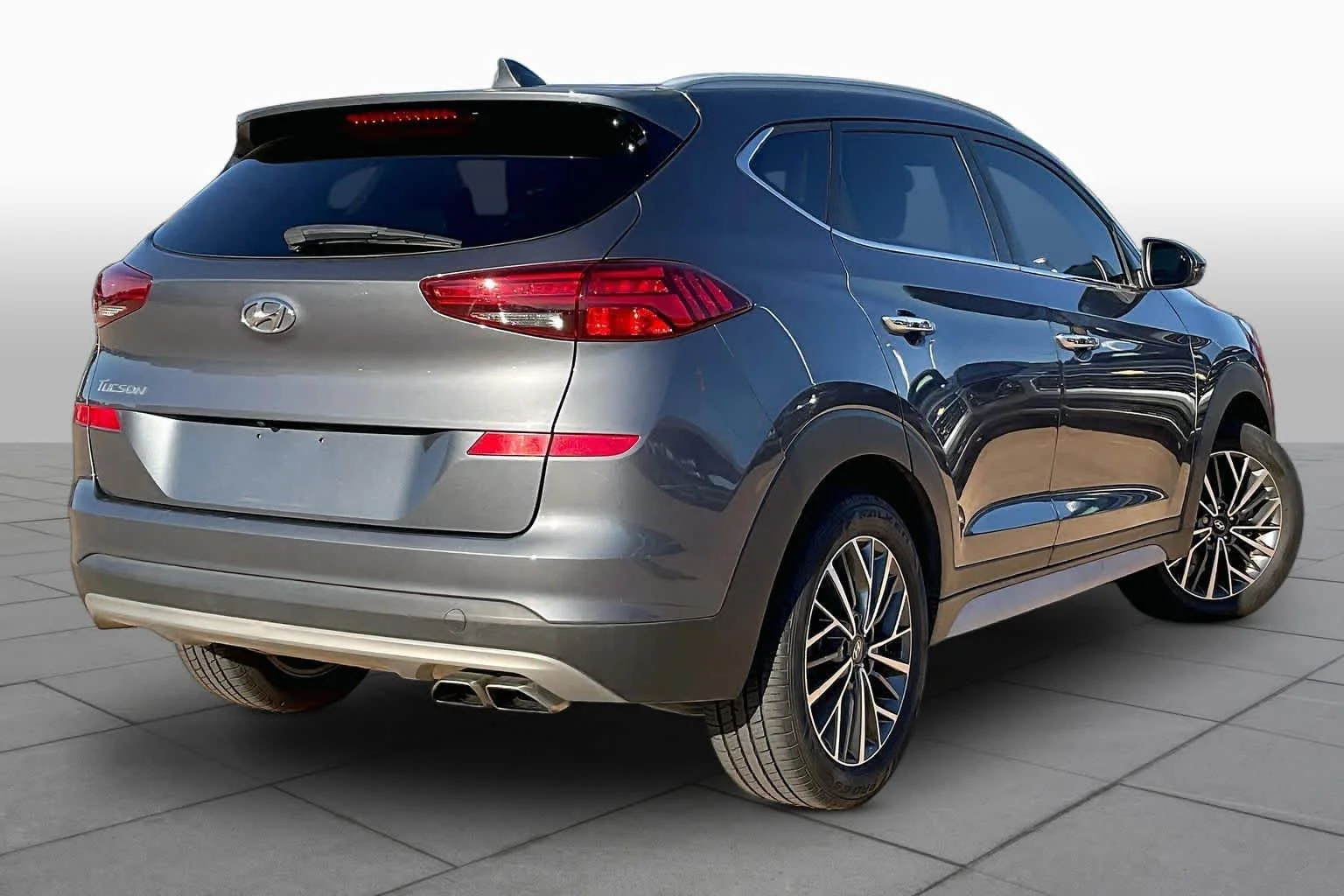Used 2019 Coliseum Gray Hyundai Limited image 13