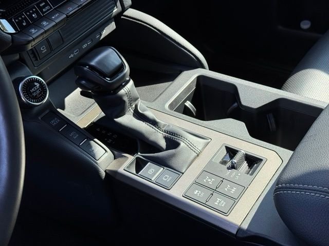 Used 2024  Toyota Base image 35