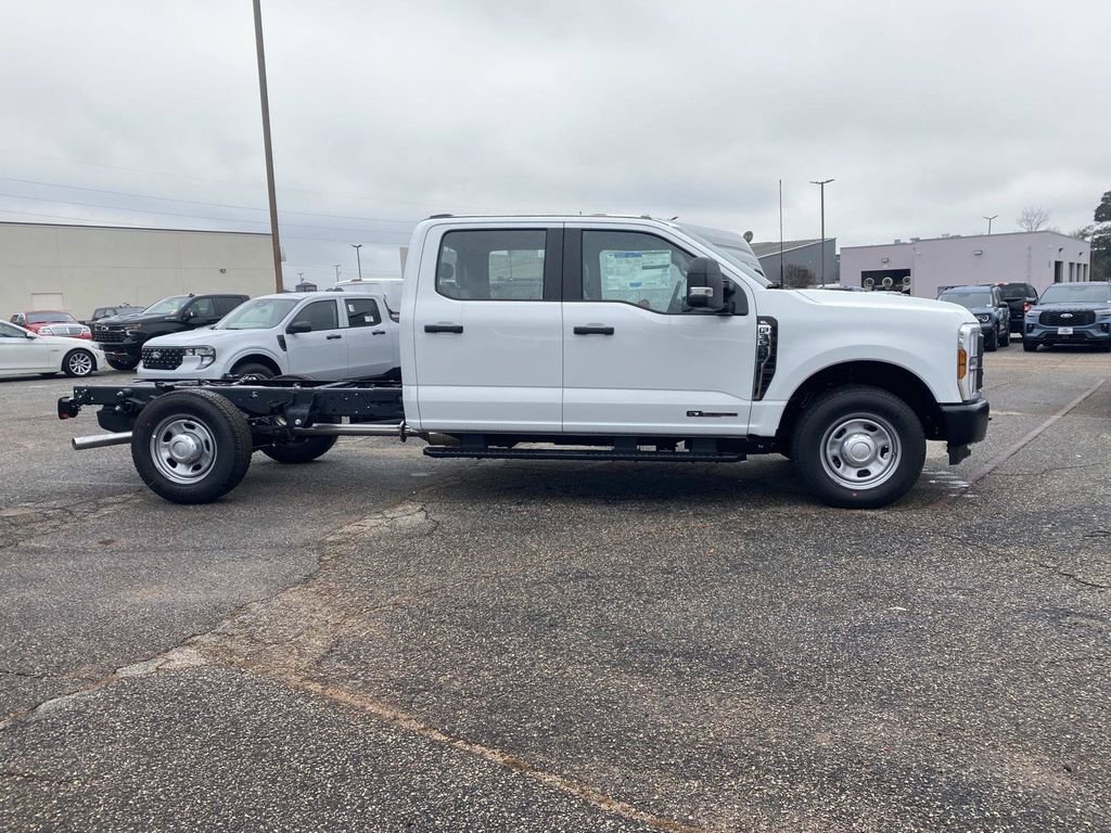 New 2026 Oxford White Ford F-350® XL image 2